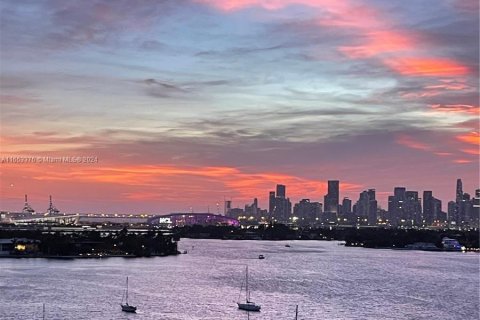 Condo in Miami Beach, Florida, 1 bedroom  № 1368751 - photo 19