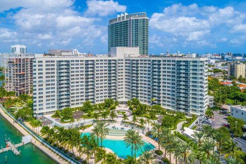 Condo in Miami Beach, Florida, 1 bedroom  № 1368751 - photo 15