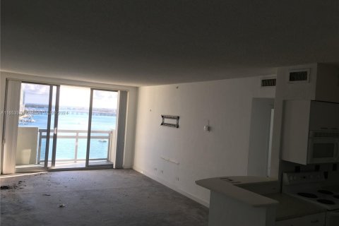 Condo in Miami Beach, Florida, 1 bedroom  № 1368751 - photo 23