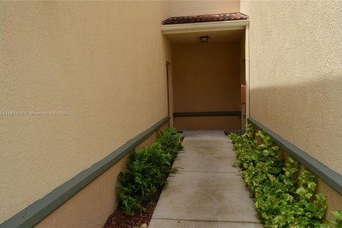 Touwnhouse à louer à Miramar, Floride: 3 chambres, 134.71 m2 № 1368794 - photo 2