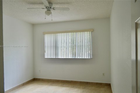 Touwnhouse à louer à Miramar, Floride: 3 chambres, 134.71 m2 № 1368794 - photo 11