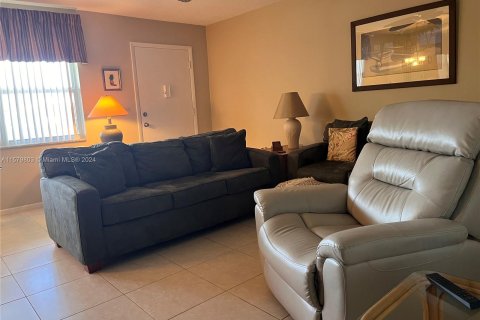 Condo in Lauderdale-by-the-Sea, Florida, 2 bedrooms  № 1154977 - photo 21
