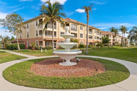 Condominio en venta en Cape Coral, Florida, 2 dormitorios, 129.51 m2 № 1082533 - foto 2