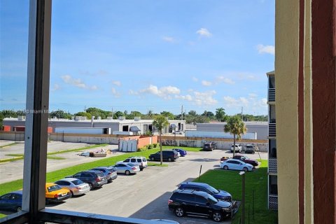 Copropriété à vendre à Lauderdale Lakes, Floride: 2 chambres, 102.19 m2 № 1385961 - photo 7