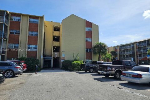 Copropriété à vendre à Lauderdale Lakes, Floride: 2 chambres, 102.19 m2 № 1385961 - photo 10