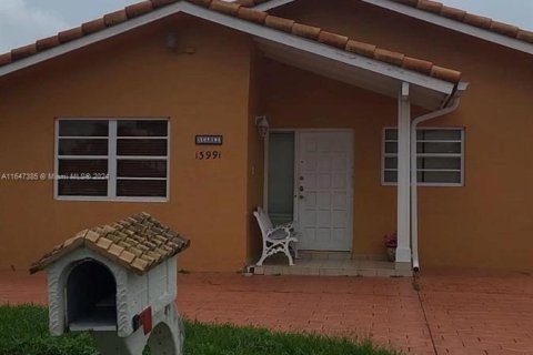 House in Miami, Florida 3 bedrooms, 155.15 sq.m. № 1330131 - photo 1