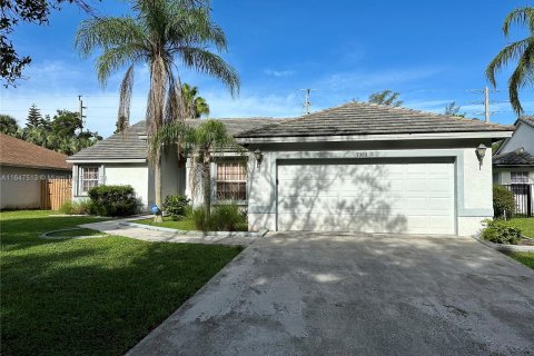 House in Coconut Creek, Florida 4 bedrooms, 185.25 sq.m. № 1330194 - photo 3