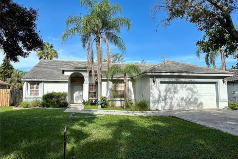 House in Coconut Creek, Florida 4 bedrooms, 185.25 sq.m. № 1330194 - photo 1