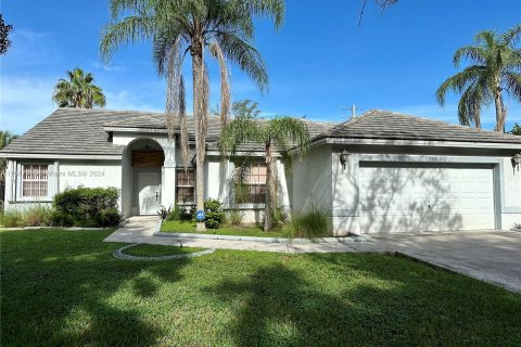 House in Coconut Creek, Florida 4 bedrooms, 185.25 sq.m. № 1330194 - photo 4