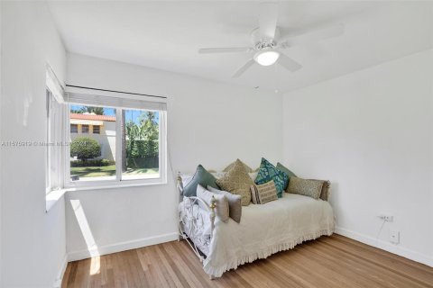 House in Miami Beach, Florida 4 bedrooms, 347.83 sq.m. № 1146382 - photo 22