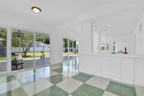 House in Miami Beach, Florida 4 bedrooms, 347.83 sq.m. № 1146382 - photo 16