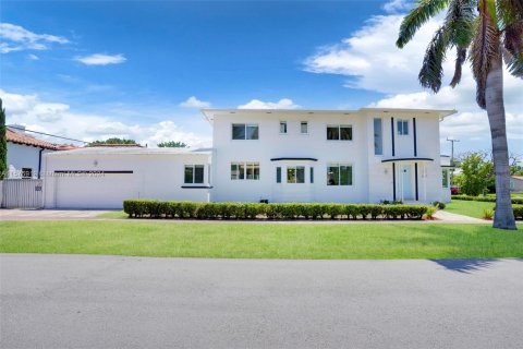 House in Miami Beach, Florida 4 bedrooms, 347.83 sq.m. № 1146382 - photo 2