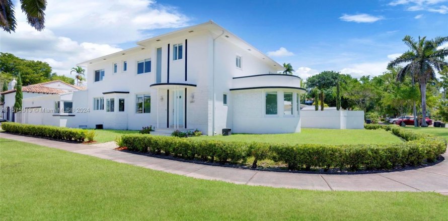 House in Miami Beach, Florida 4 bedrooms, 347.83 sq.m. № 1146382