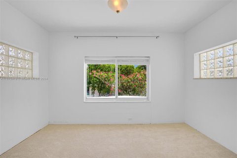 House in Miami Beach, Florida 4 bedrooms, 347.83 sq.m. № 1146382 - photo 30