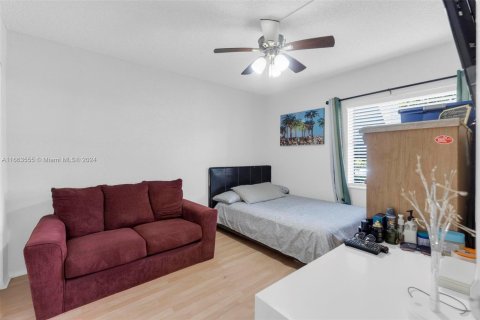 Condo in Tamarac, Florida, 2 bedrooms  № 1374286 - photo 12