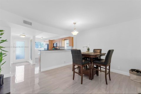 Copropriété à vendre à Tamarac, Floride: 2 chambres, 99.87 m2 № 1374286 - photo 21