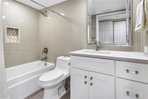 Condo in Fort Lauderdale, Florida, 2 bedrooms  № 1406067 - photo 11