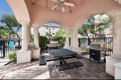 Condo in Fort Lauderdale, Florida, 2 bedrooms  № 1406067 - photo 30