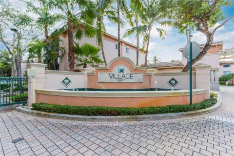 Condo in Fort Lauderdale, Florida, 2 bedrooms  № 1406067 - photo 1