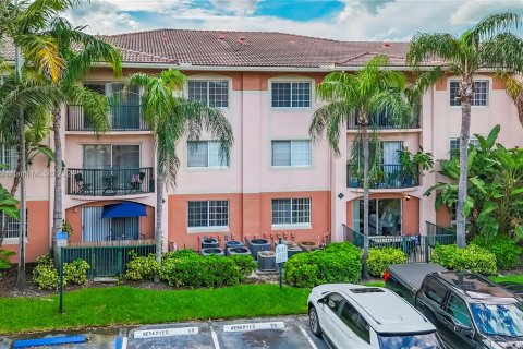 Condo in Fort Lauderdale, Florida, 2 bedrooms  № 1406067 - photo 2