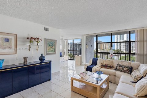 Condominio en venta en Hallandale Beach, Florida, 2 dormitorios, 104.98 m2 № 1221042 - foto 11