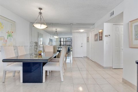 Copropriété à vendre à Hallandale Beach, Floride: 2 chambres, 104.98 m2 № 1221042 - photo 12