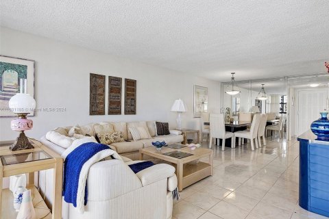 Купить кондоминиум в Халландейл-Бич, Флорида 2 спальни, 104.98м2, № 1221042 - фото 13
