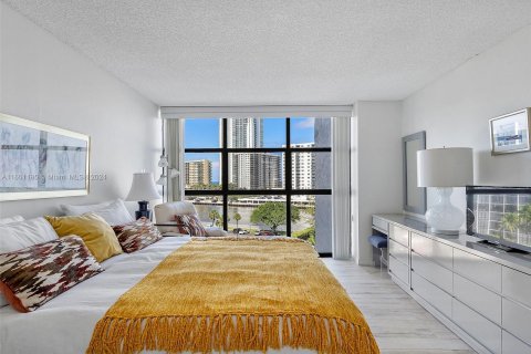 Condominio en venta en Hallandale Beach, Florida, 2 dormitorios, 104.98 m2 № 1221042 - foto 4
