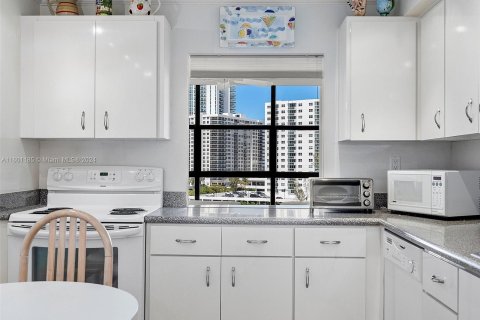 Condominio en venta en Hallandale Beach, Florida, 2 dormitorios, 104.98 m2 № 1221042 - foto 8