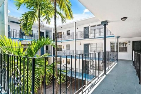 Condominio en venta en North Miami, Florida, 1 dormitorio, 65.03 m2 № 922004 - foto 3