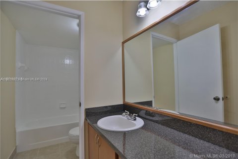 Condo in Miami, Florida, 3 bedrooms  № 1369180 - photo 12