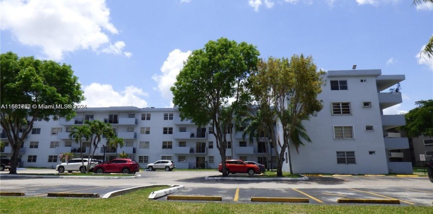 Condo in Miami, Florida, 3 bedrooms  № 1369180