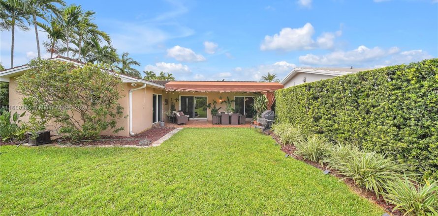 Villa ou maison à Miami, Floride 3 chambres, 132.29 m2 № 1385698