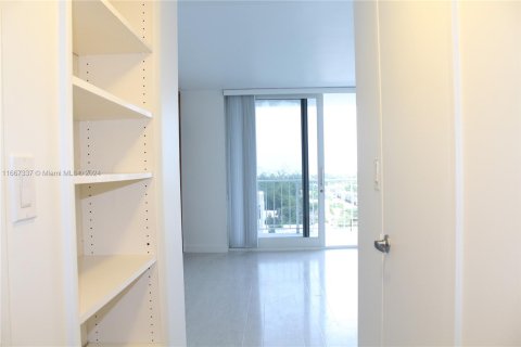 Condo in Miami Beach, Florida, 1 bedroom  № 1385737 - photo 20