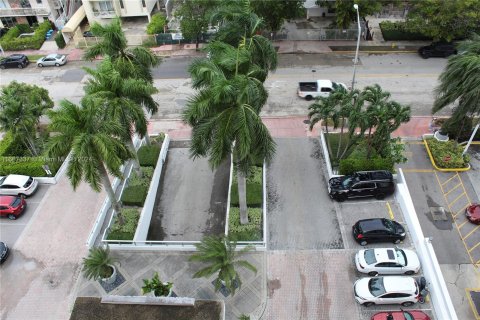 Condo in Miami Beach, Florida, 1 bedroom  № 1385737 - photo 13