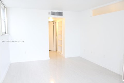 Copropriété à vendre à Miami Beach, Floride: 1 chambre, 79.9 m2 № 1385737 - photo 14