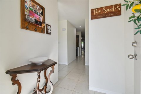 Adosado en venta en Tampa, Florida, 2 dormitorios, 136.38 m2 № 1300767 - foto 3