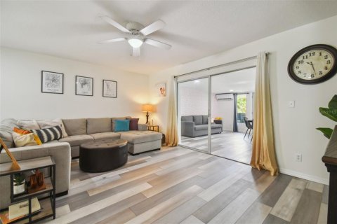 Townhouse in Tampa, Florida 2 bedrooms, 136.38 sq.m. № 1300767 - photo 15