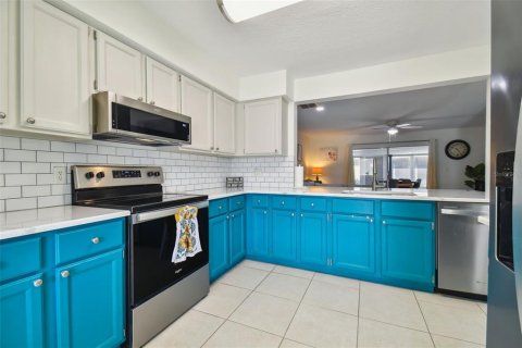 Townhouse in Tampa, Florida 2 bedrooms, 136.38 sq.m. № 1300767 - photo 11