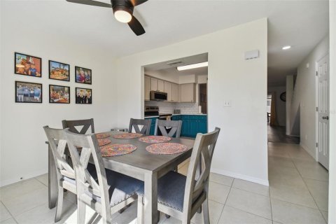 Townhouse in Tampa, Florida 2 bedrooms, 136.38 sq.m. № 1300767 - photo 6