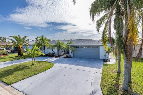 Casa en venta en Port Richey, Florida, 3 dormitorios, 198.44 m2 № 1366953 - foto 4