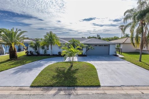 Casa en venta en Port Richey, Florida, 3 dormitorios, 198.44 m2 № 1366953 - foto 2