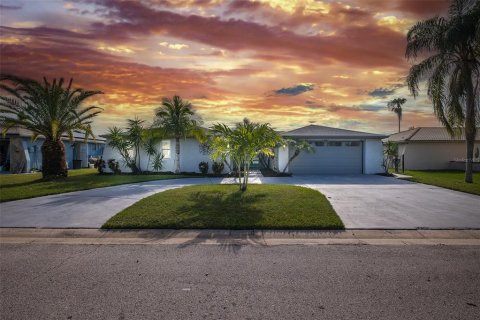 Villa ou maison à vendre à Port Richey, Floride: 3 chambres, 198.44 m2 № 1366953 - photo 1