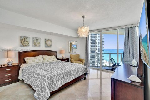 Condominio en venta en Sunny Isles Beach, Florida, 3 dormitorios, 152.08 m2 № 942484 - foto 15