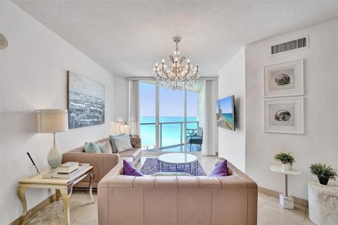 Condominio en venta en Sunny Isles Beach, Florida, 3 dormitorios, 152.08 m2 № 942484 - foto 1
