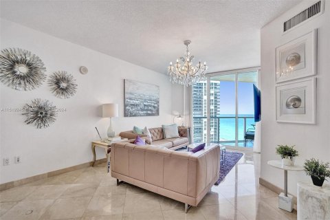 Condominio en venta en Sunny Isles Beach, Florida, 3 dormitorios, 152.08 m2 № 942484 - foto 9