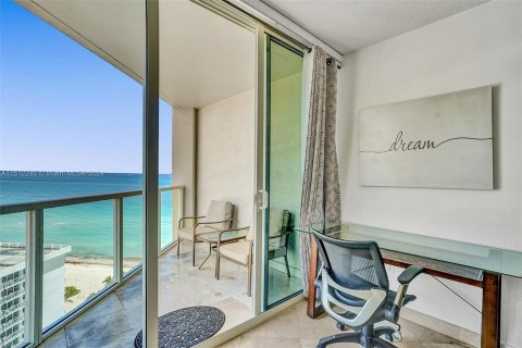 Condominio en venta en Sunny Isles Beach, Florida, 3 dormitorios, 152.08 m2 № 942484 - foto 18