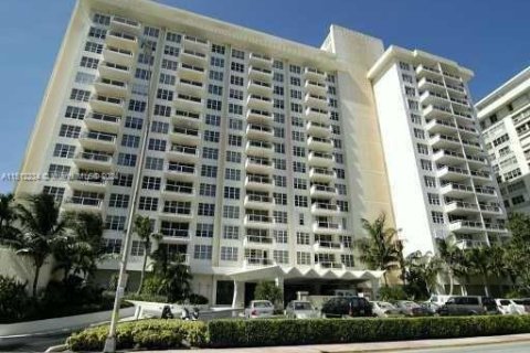 Condominio en venta en Miami Beach, Florida, 1 dormitorio, 83.61 m2 № 942483 - foto 22