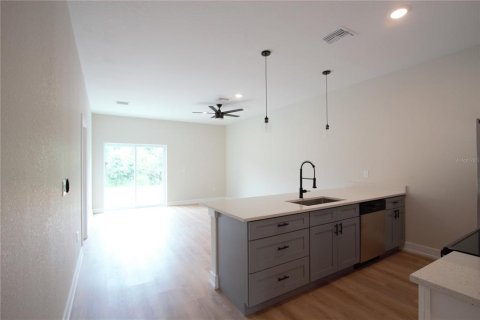 Commercial property in Port Charlotte, Florida 6 bedrooms, 222.97 sq.m. № 1194833 - photo 5