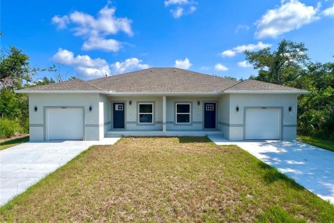 Propiedad comercial en venta en Port Charlotte, Florida, 6 dormitorios, 222.97 m2 № 1194833 - foto 1